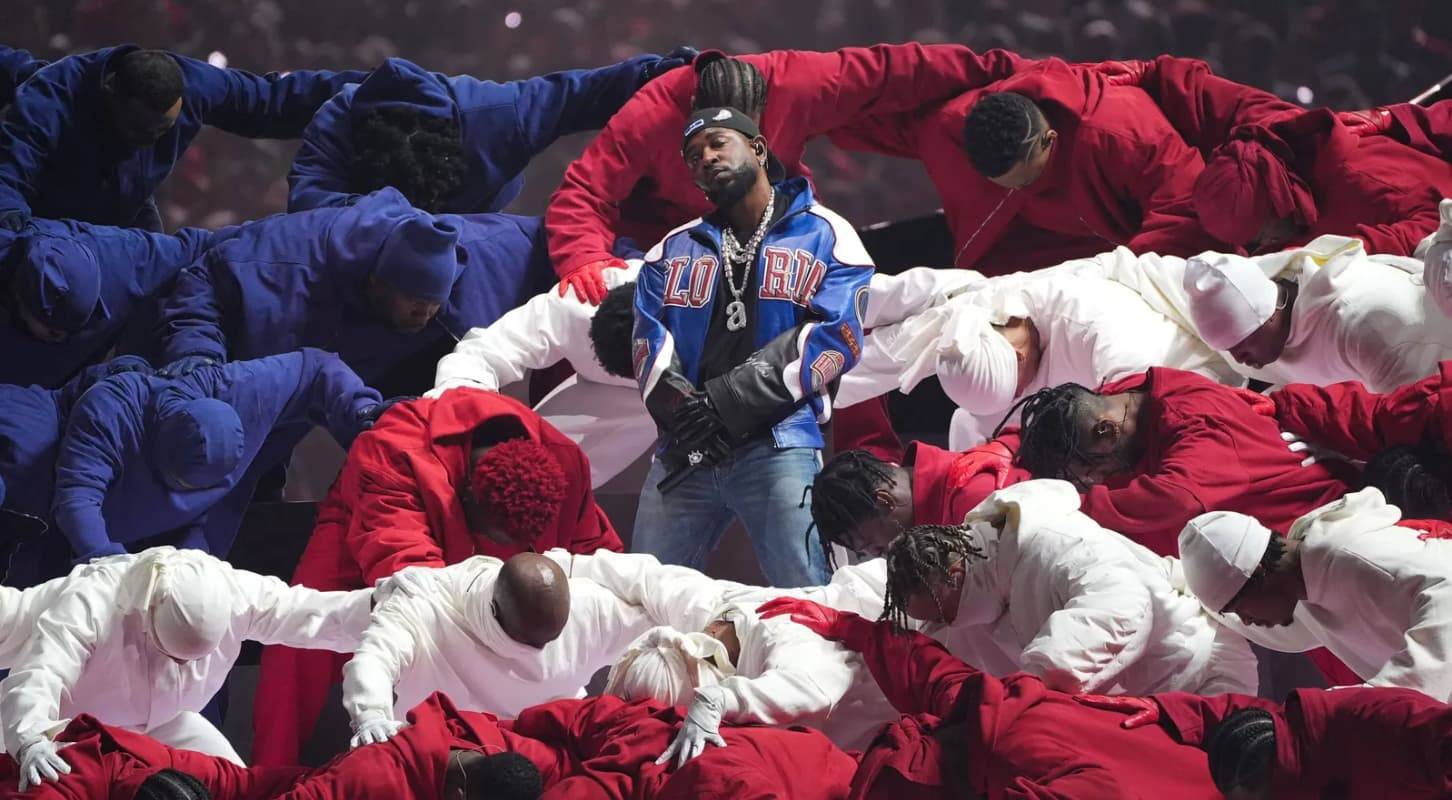 El look de Kendrick Lamar en el Super Bowl: Descubre cómo adaptar la tendencia del denim holgado a tu estilo A