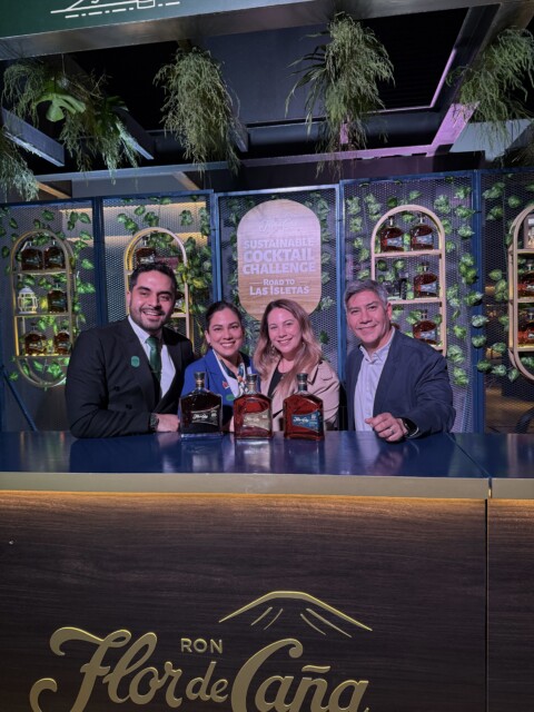 Flor de Caña celebró la final del Sustainable Cocktail Challenge Perú 2025 Benjamin Mejia Brand Ambassador Karen Alvarez Regional Ambassador Michelle Fiol Brand Manager Y Carlos Cuadra Gerente De Area Sudamerica De La Marca Flor De Cana 480x640
